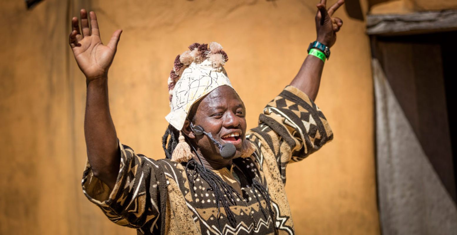 Luister naar verhalen uit Afrika. Foto: Afrika Museum