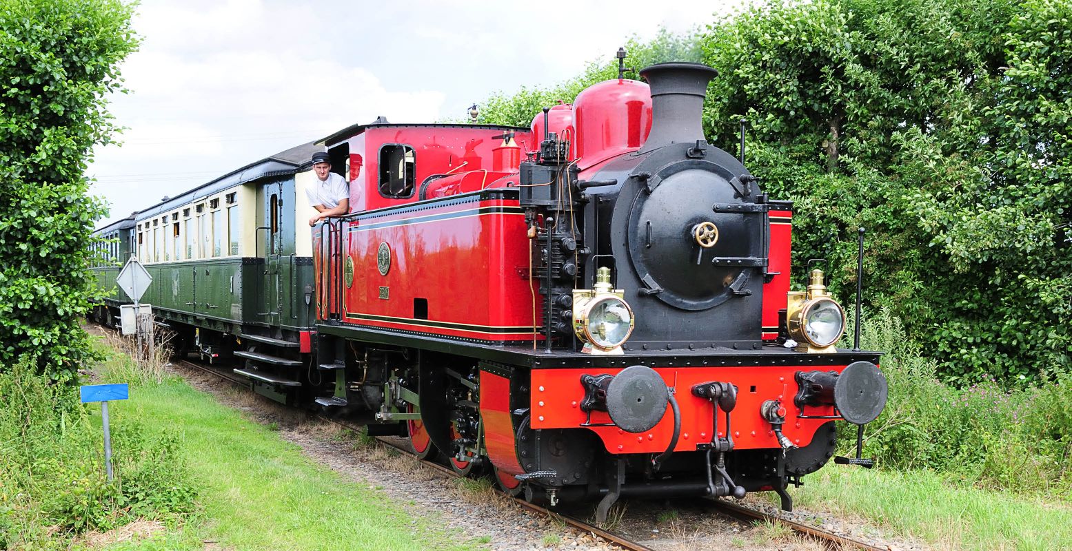 Eén van de fraaie locomotieven van Stoomtrein Goes-Borsele die je meeneemt door het mooie landschap van Zuid-Beveland. Foto: Stoomtrein Goes-Borsele