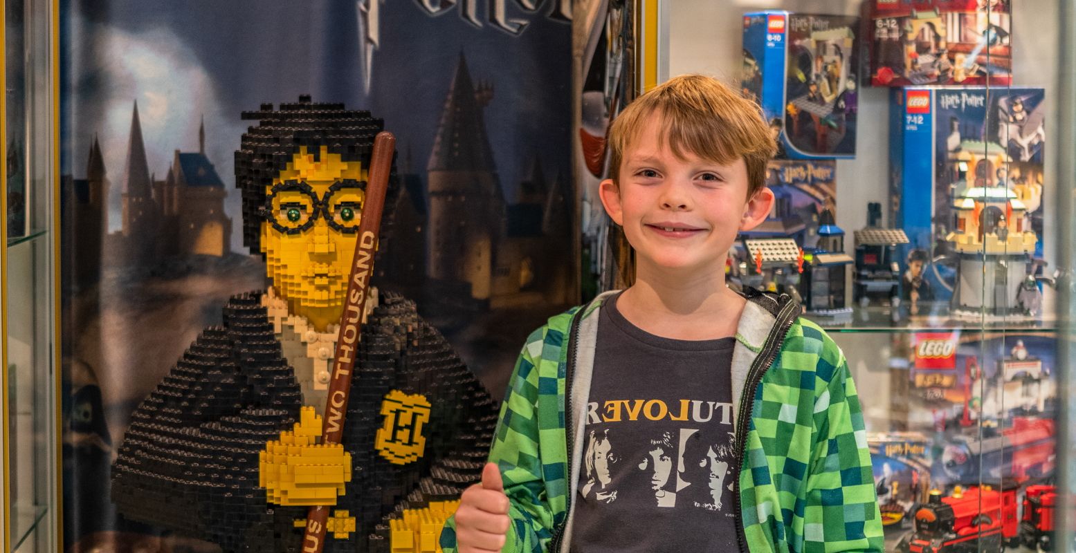 Op de foto met Harry Potter. Foto: Benno Ellerbroek / Museum van de Twintigste Eeuw