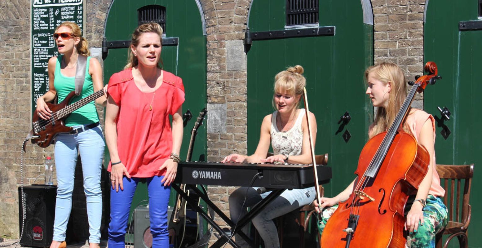 Muziek, theater en lekker eten op het Fortenfestival. Foto: Stichting Liniebreed Ondernemen,  Forten.nl 