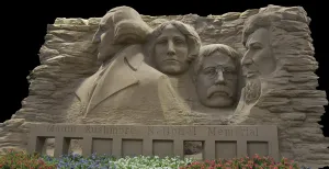 _s Werelds beroemdste gebouwen in één skyline - van zand! Bekijk beroemde gebouwen en bezienswaardigheden van zand, zoals Mount Rushmore. Foto: 't Veluws Zandsculpturenfestijn.