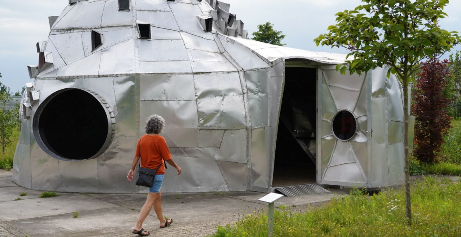 In Beeldenpark Anningahof kom je verrassende kunstwerken tegen. Foto: André Löwenthal