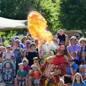 Middeleeuws Festijn Spelen & Spijzen Vuurspuwer op Middeleeuws Festijn Foto: Terra Maris