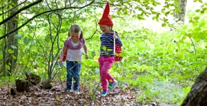 12 leukste dagjes uit met peuters en kleuters in Overijssel Verkleed je als kabouter en zoek je soortgenootjes op in een bos! Foto: © Staatsbosbeheer, Dario Gargiulo (Dario & Misja Photography)