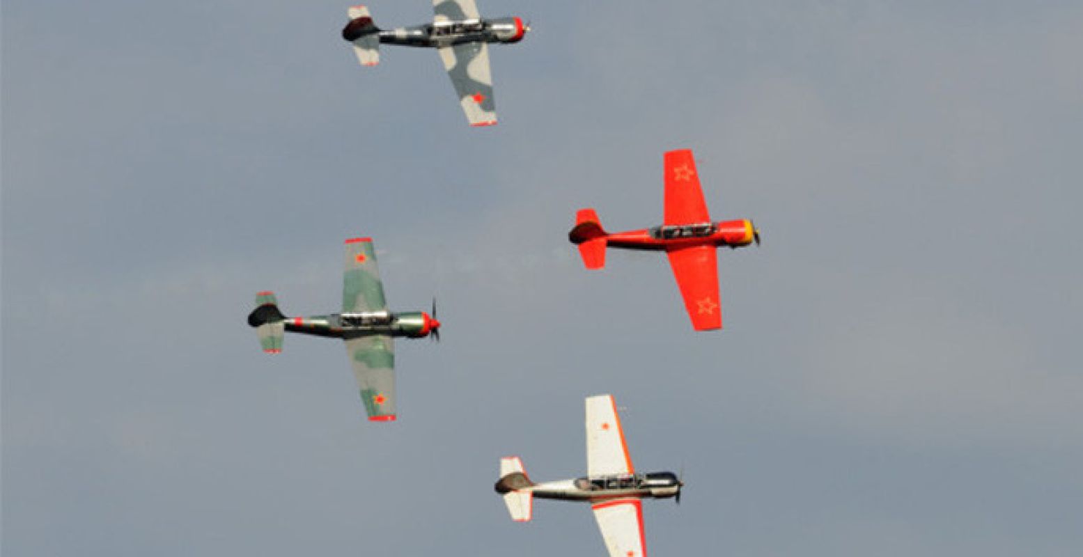 Spectaculaire vliegshow in het Brabantse Volken. Foto: Volken in de Wolken