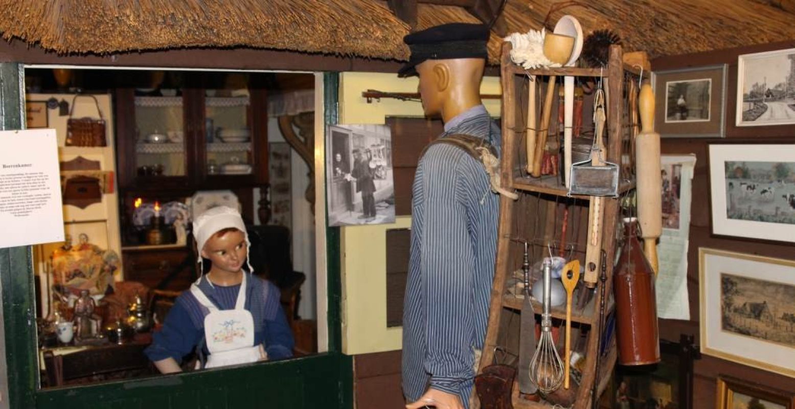 Bewonder oude winkeltjes in het Oude Ambachten & Speelgoed Museum. Foto: Redactie DagjeWeg.NL.