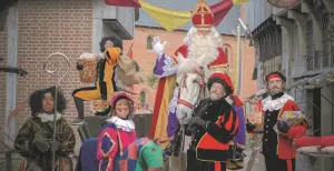 Op bezoek bij Sinterklaas in zijn huis of kasteel