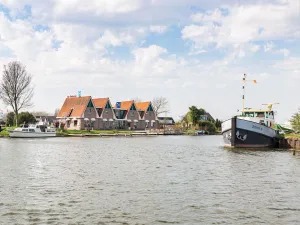 Hotel aan het water. Foto: Hotel De Buizerd.