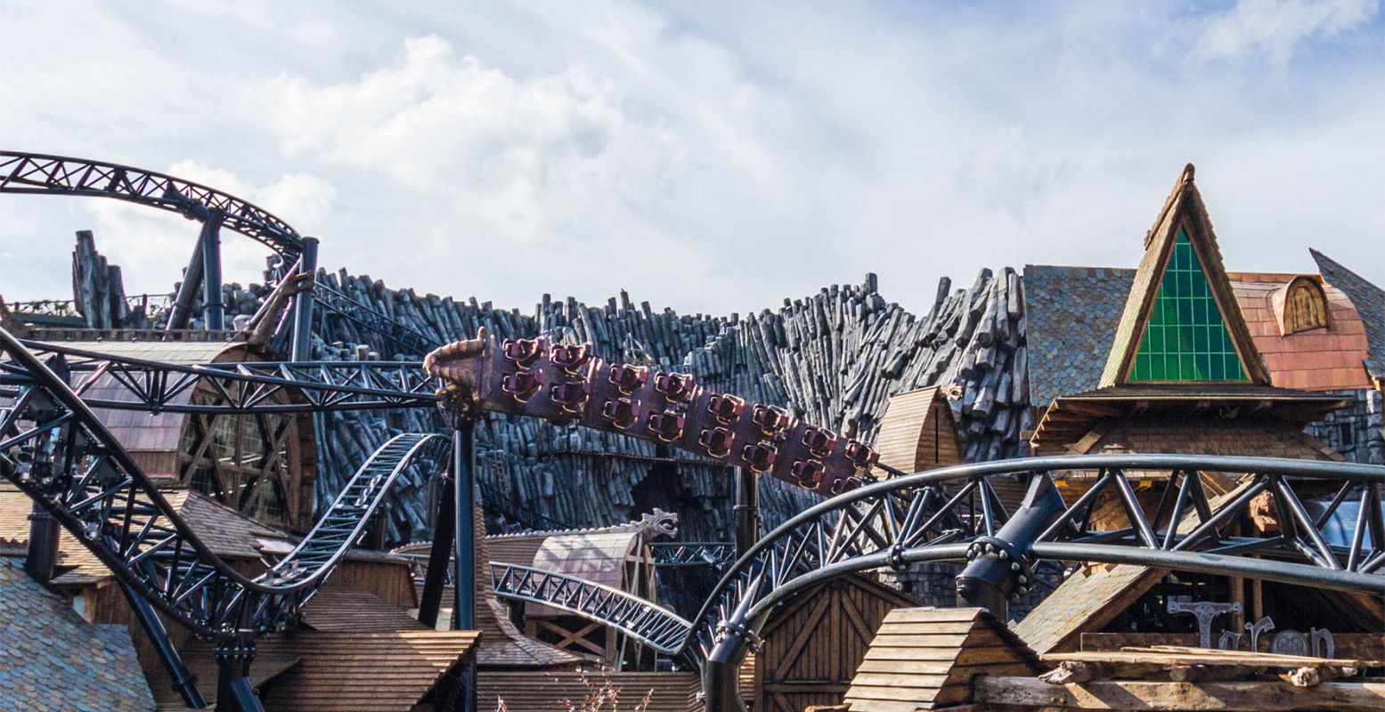 De snelste achtbaan ligt net over de grens in Duitsland: de Taron. Foto: Phantasialand