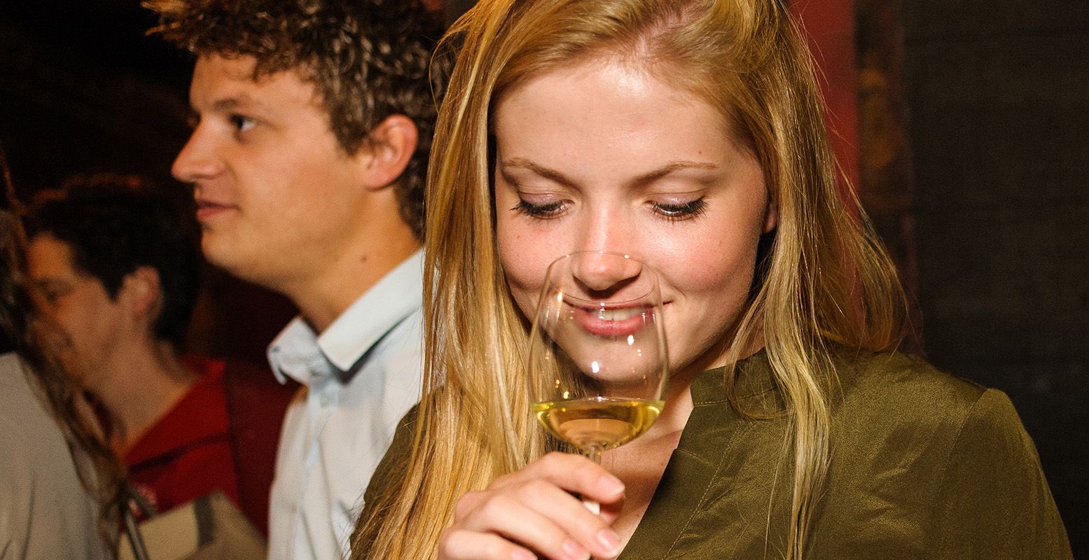 Samen proeven en slurpen... ontdek de wereld van de wijn tijdens een date. Foto: Nederlands Wijnmuseum © Jan Adelaar