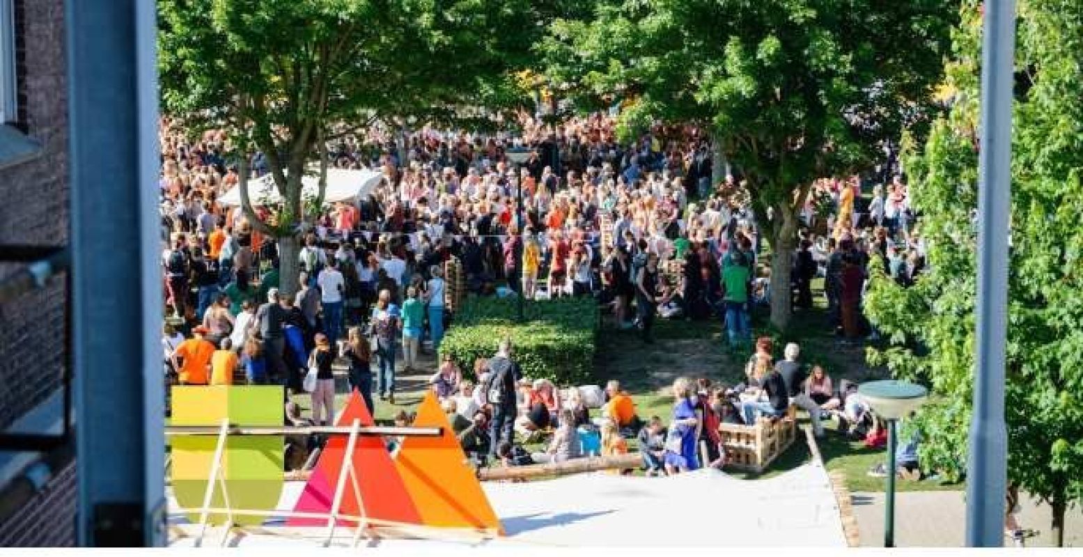 Een relaxed feestje met iedereen die zich een wereldburger voelt. Foto: Jostijn Ligtvoet Fotografie