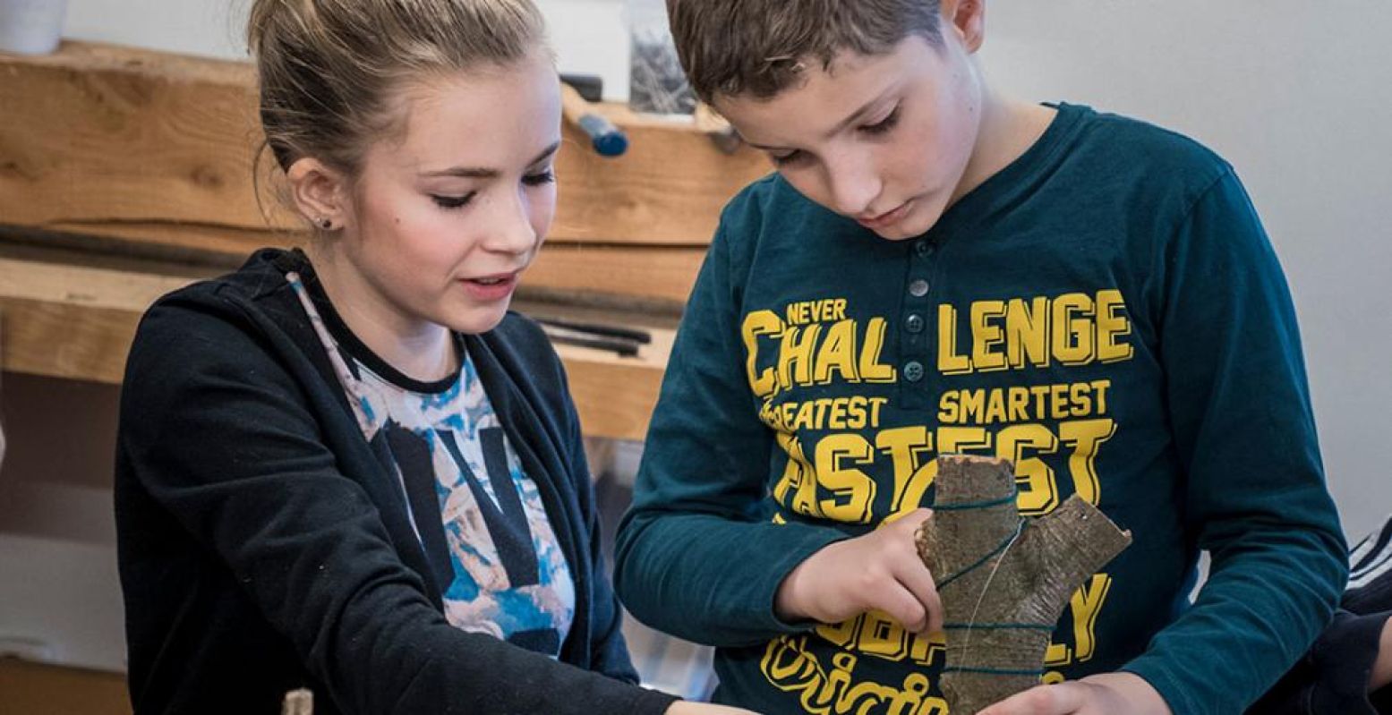 Maak iets uit een andere cultuur met de wereldse activiteiten voor thuis op de site van het Afrika Museum. Foto: Afrika Museum