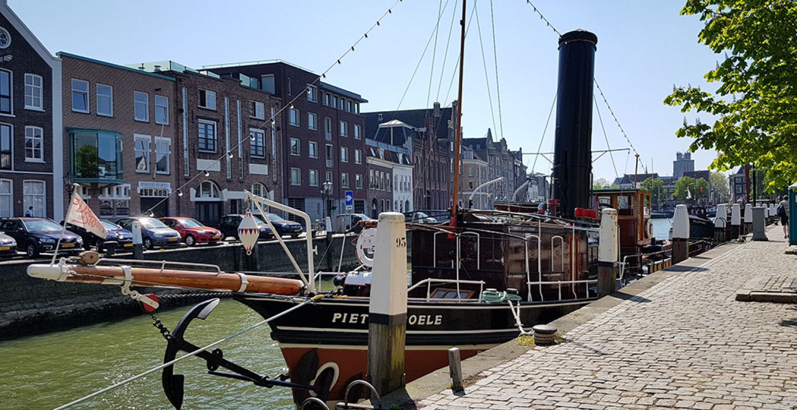 Schepen spotten in Dordrecht. Foto: DagjeWeg.NL