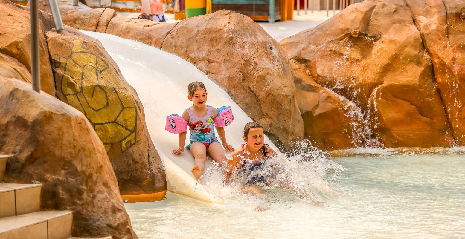 Bij Aqualibi beleef je een dag vol waterpret. Foto: Aqualibi