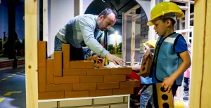 Ga prikkelarm spelen bij Mattel Play! en The Portal Action House Metselen als Bob de Bouwer™ bij Mattel Play! in Sevenum. Foto: Mattel Play!