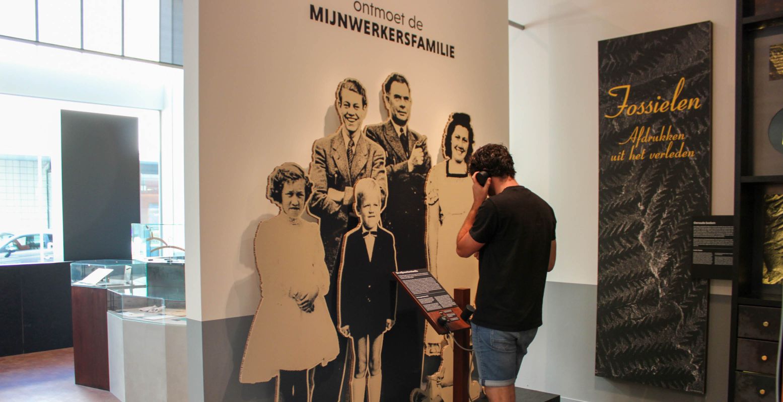 Hoor via de telefoonhoorn de verhalen van de mijnwerkersfamilie. Foto: DagjeWeg.NL