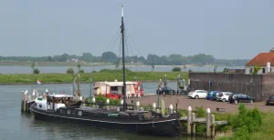 Dagje uit met Dokter Tinus Uitzicht op de frietkraam. Foto: DagjeWeg.NL