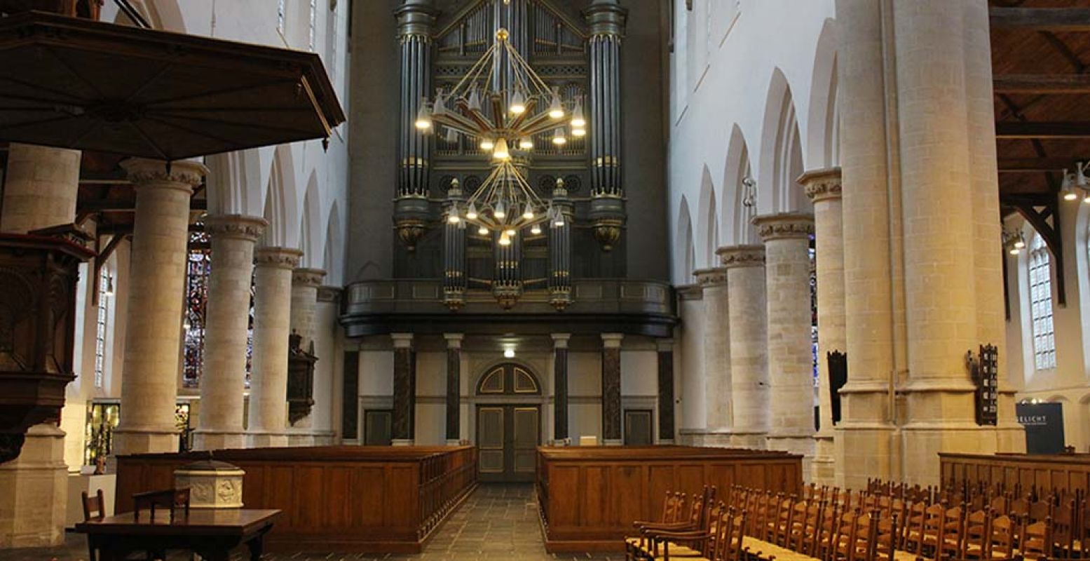 De Oude Kerk Delft is de oudste kerk van de stad en een plaatje om te zien. Foto: DagjeWeg.NL.