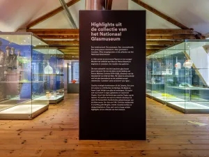 De highlights uit het museum overzichtelijk bij elkaar. Foto: Nationaal Glasmuseum © J. van Vrouwer