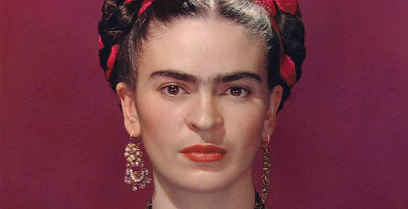 Nickolas Muray (1892-1965), Frida Kahlo in blauwe blouse, 1939 foto, 32,4 x 24,1 cm, Throckmorton Fine Art, New York. Foto: Nickolas Muray © Nickolas Muray Photo Archives
