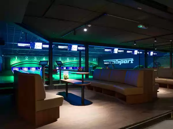 De flitsende bowlingbaan. Foto: TeamSport E-Karting & Bowling De flitsende bowlingbaan. Foto: TeamSport E-Karting & Bowling