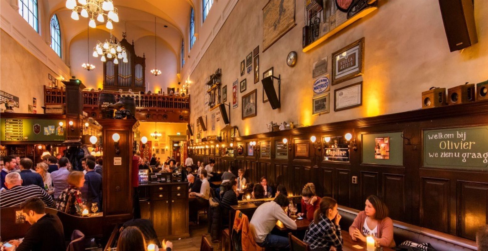 Café Olivier in Utrecht is gevestigd in een oude schuilkerk. Foto: Victor van Leeuwen, Levend Echt