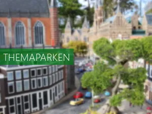 Deltapark Neeltje Jans Paardentram voor het mooie stadhuis van Middelburg. Foto: Stalhouderij Labrujere-Boone