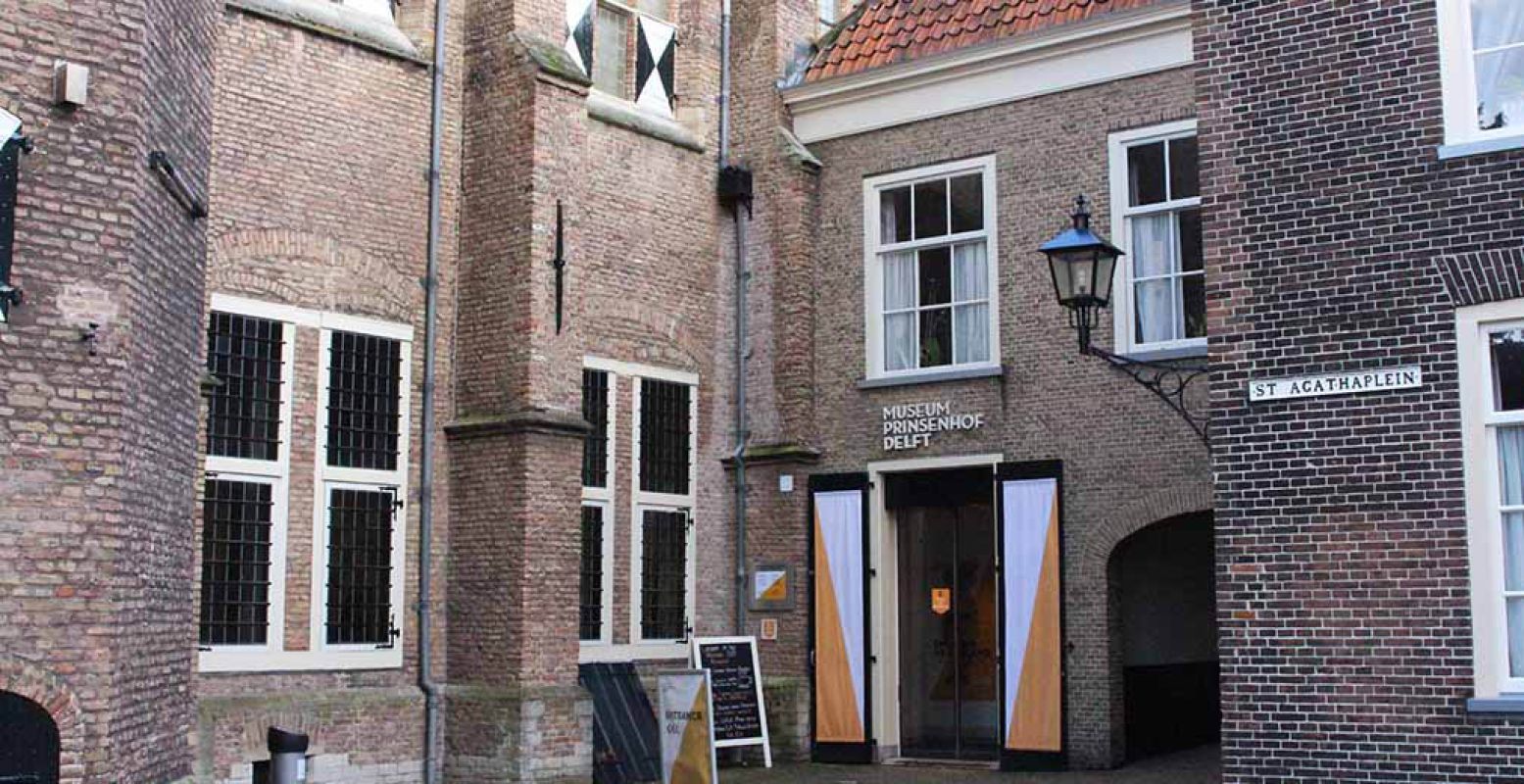 De entree van Museum Prinsenhof Delft. Foto: DagjeWeg.NL