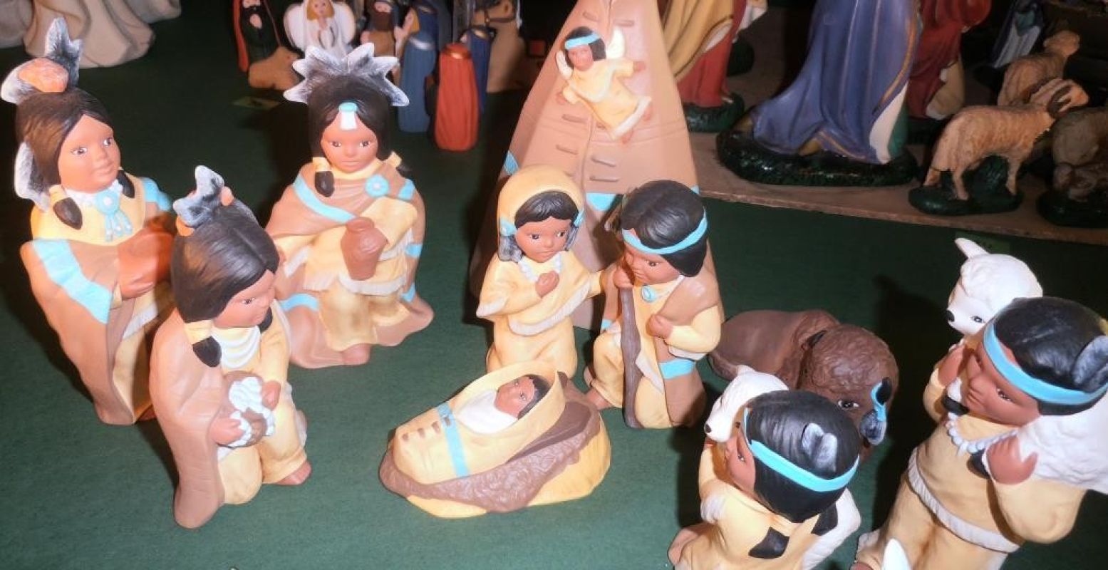 Baby Jezus als indiaantje in de Verenigde Staten. Foto: Kerststallen Expositie.