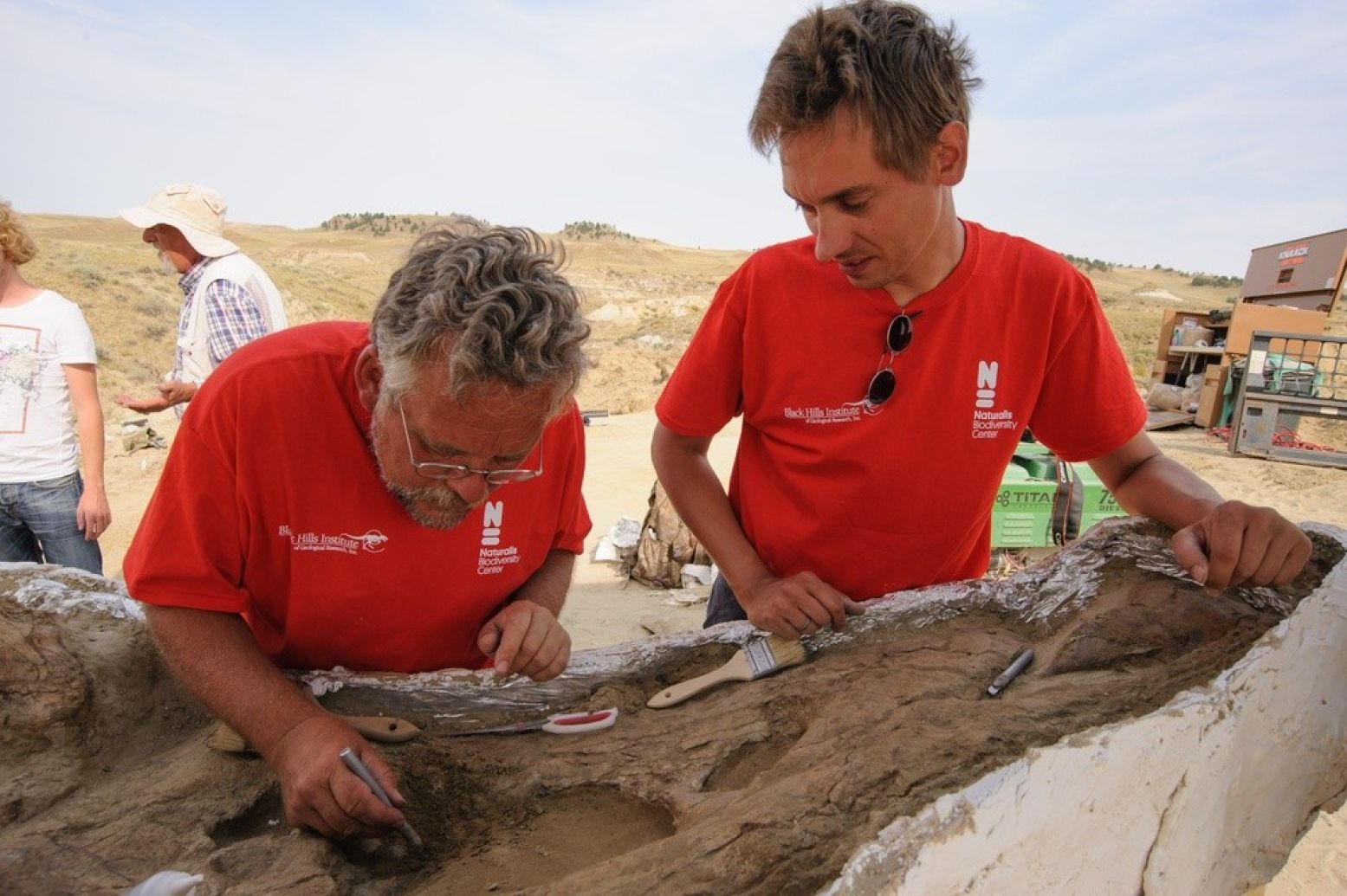 Onderzoekers van Naturalis Biodiversity Center aan het werk. Foto: Servaas Neijens /  nationalgeographic.nl .