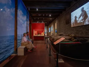 Tussen werf en schip Foto: Zuiderzeemuseum © Guillaume Groen