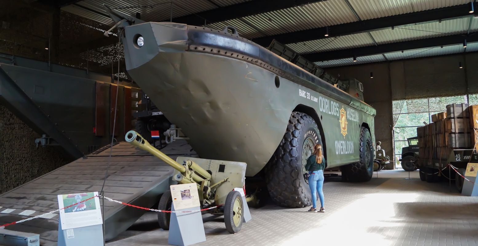 Dit amfibievoertuig, de BARC, is enorm. Foto: DagjeWeg.NL