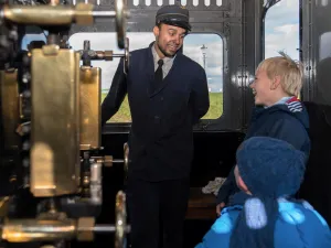 Krijg een kijkje in de stoomlocomotief. Foto: Museumstoomtram Hoorn-Medemblik © Benno Ellerbroek