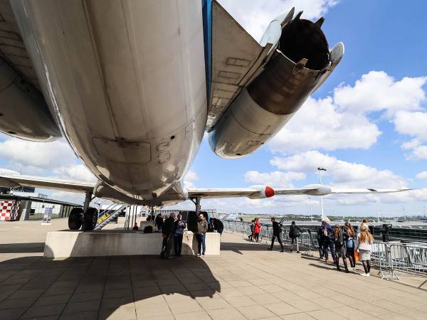 Vanaf het Panoramadek kun je de vliegtuigen op Schiphol goed zien. Foto: Gemeente Haarlemmermeer © Stefan Moonen