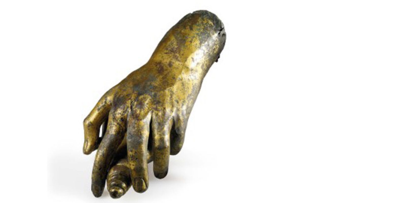 Hand met lotuskelk uit Bregenz.