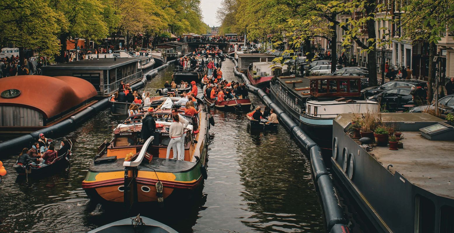 Koningsdag in Amsterdam is altijd een feestje. Foto: Unsplash