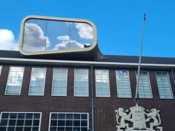 Op de gevel zie je het bijzondere venster. Foto: Museum van Bommel van Dam Op de gevel zie je het bijzondere venster. Foto: Museum van Bommel van Dam