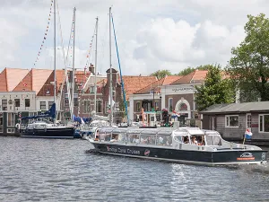 In de winter zit je lekker warm in de overdekte boot. Foto: Smidtje Canal Cruises