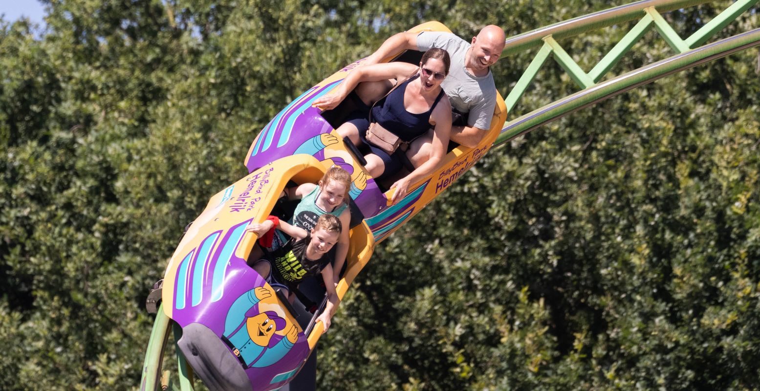 Zoef naar beneden in de familieachtbaan. Foto: BillyBird Park Hemelrijk