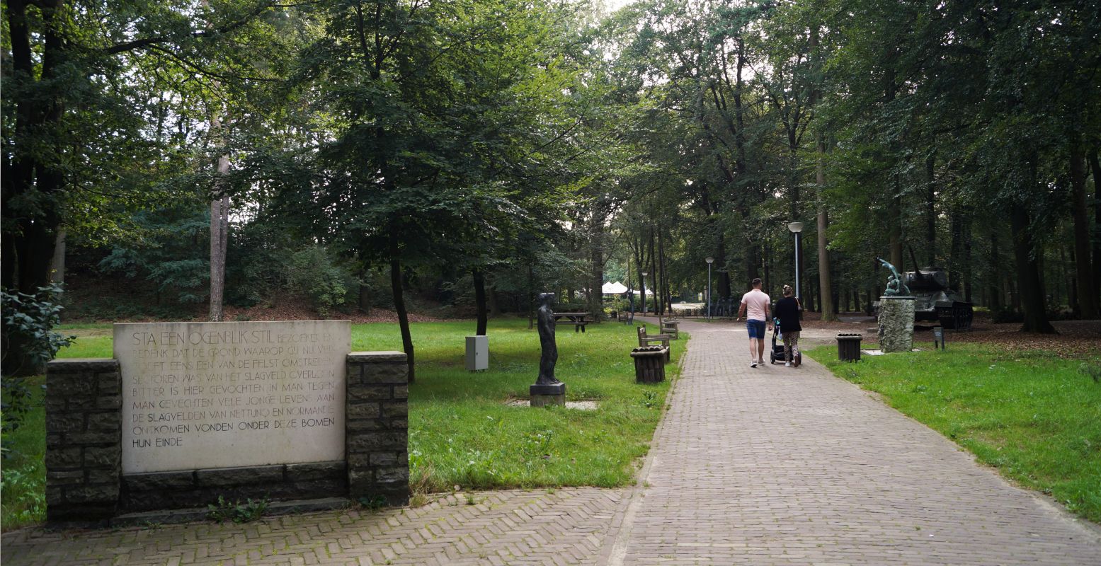 Oorlogsmuseum Overloon is gebouwd op het slagveld, nu haast niet voor te stellen. Foto: DagjeWeg.NL