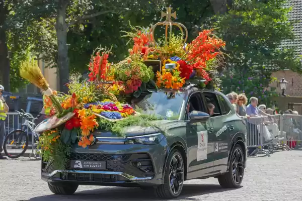 Flovwer Parade Rijnsburg _Muzikaal Bloemenonthaal Fotograaf Marion de Mooij