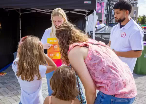 Ludieke actie over veilig verkeersgedrag Foto: MONO Gelderland & Overijssel.