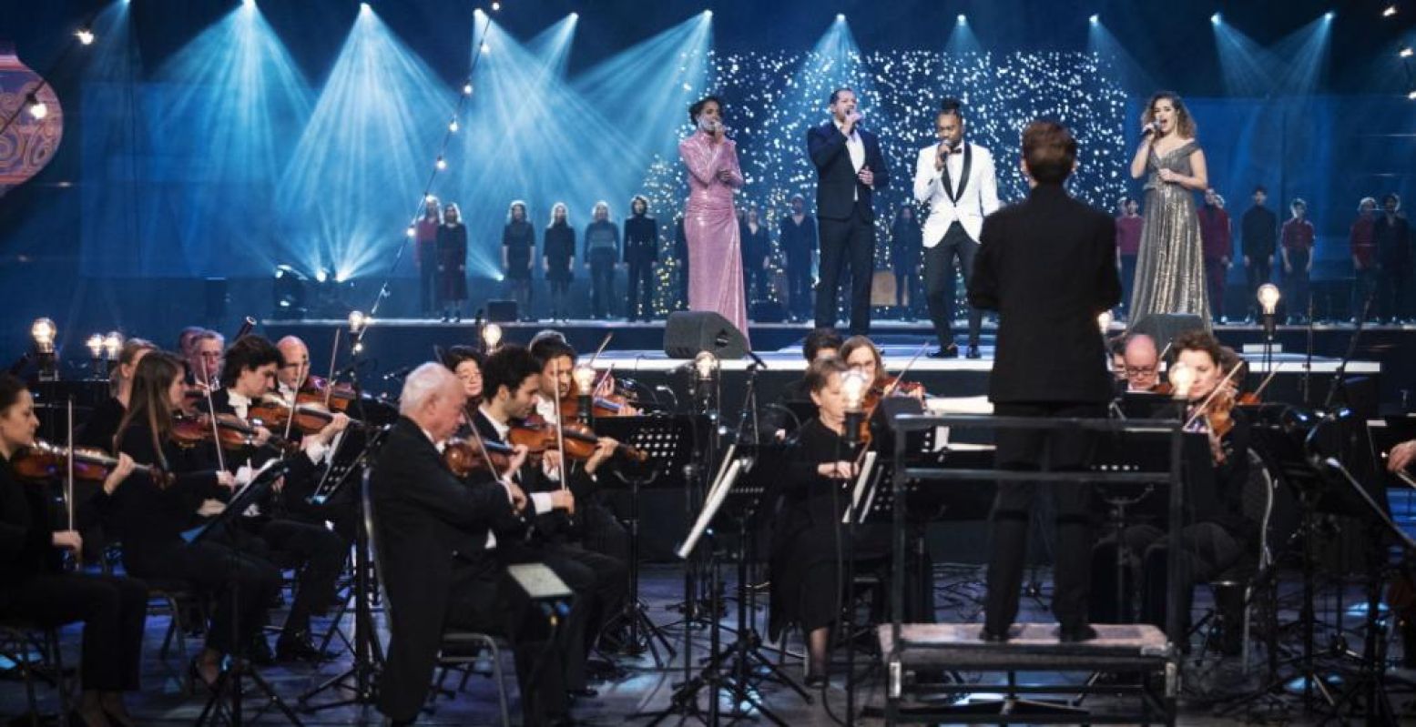 Het Rotterdams Philarmonisch Orkest speelt samen met bekende Musicalsterren kerstmuziek en musicalhits in Ahoy Rotterdam: Foto: Karin van Gilst