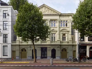 De Hollandsche Schouwburg is nu een belangrijke herdenkingsplek. Foto: Office Winhov © Stefan Müller