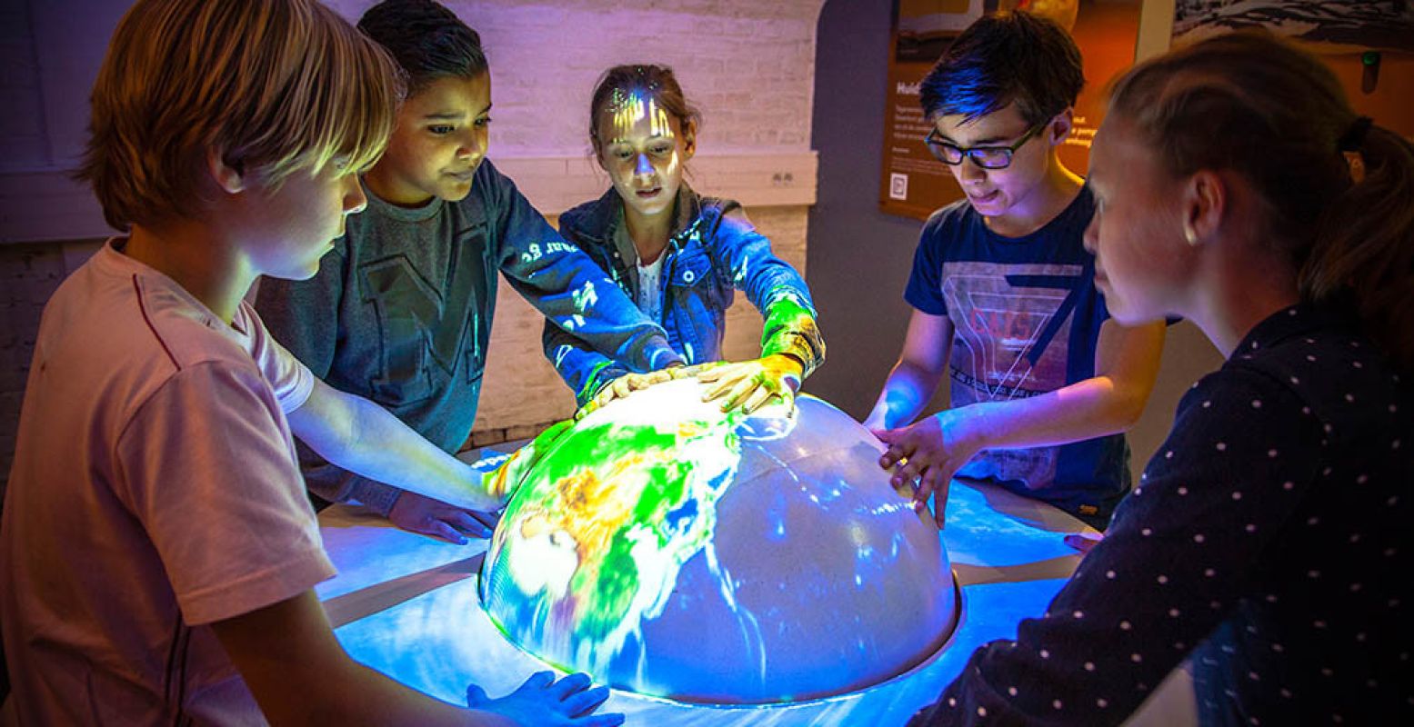 Zoom met de 4D-globe in en uit op alle hoekjes van het heelal. Foto: GeoFort.