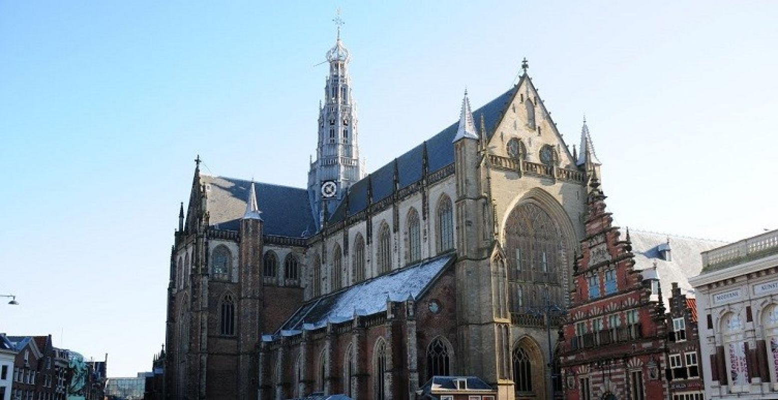 Niet te missen: de Grote of Sint-Bavo Kerk in Haarlem. Foto:  Henk Monster .