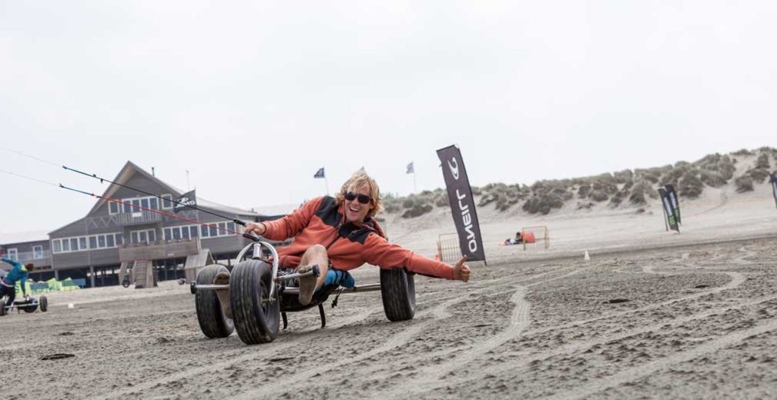 Kitebuggyen over het strand, dat kan bij Beware Beach in Zuid-Holland! Foto: Beware Beach.