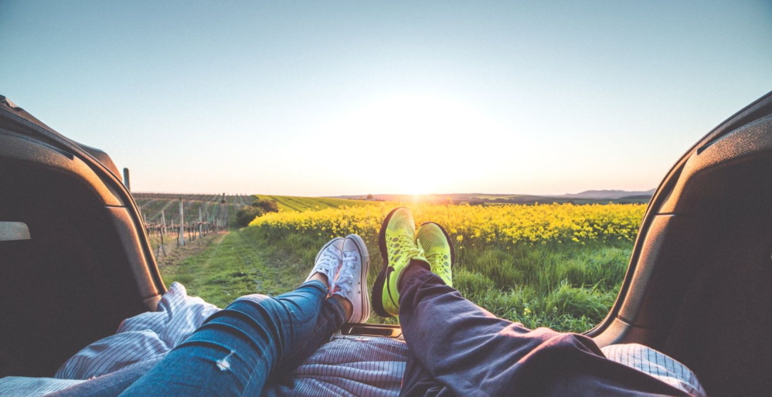 Een wekelijkse date-avond of datemiddag doorbreekt de sleur, helemaal nu. Foto:  Pexels .