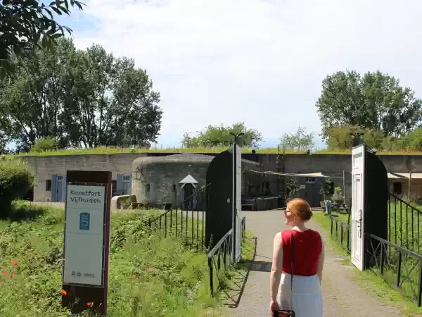 Kunstfort Vijfhuizen Welkom bij Kunstfort Vijfhuizen. Foto: DagjeWeg.NL