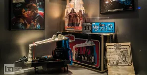 The force leeft voort: bezoek de Star Wars expo in Hoorn Bewonder veertig jaar aan merchandise. Foto: Museum van de 20e Eeuw © Benno Ellerbroek